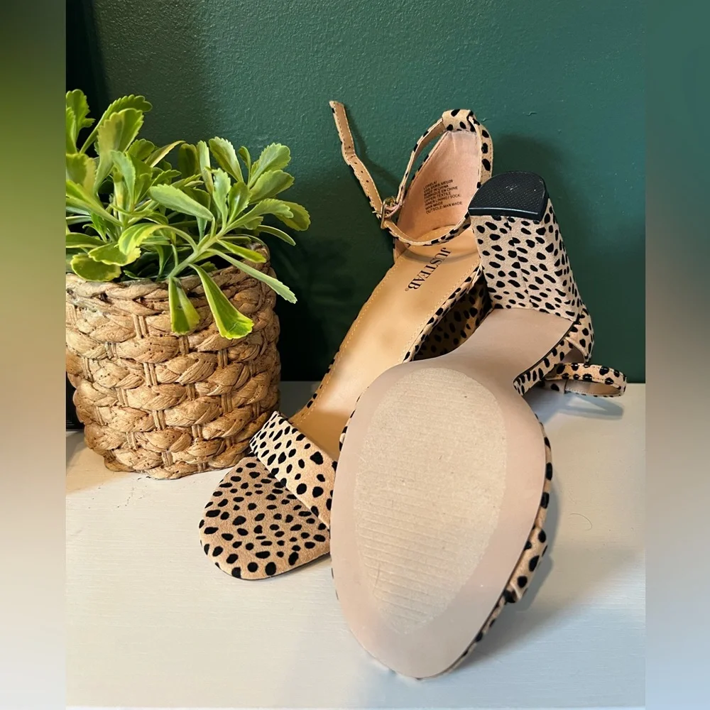 NWOT Leopard Block Heel 2 Strap Sandal - Picture 3 of 4